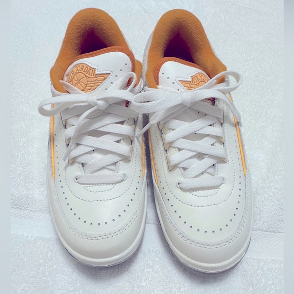 Nike Unisex-Adult Low-top Sneakers | Size 4.5 |cream/orange color - Picture 6 of 12